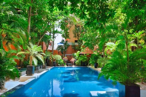 Quelles sont les idées d'aménagement de jardin avec piscine proposées par les piscinistes de Mont de Marsan ?